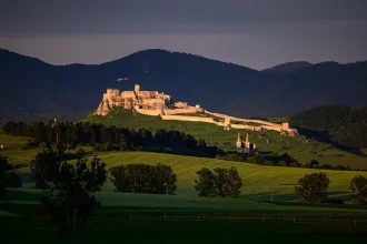Obloha sa v nedeľu len tak ľahko nevyjasní