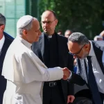 Pápež Lev XIV. je v nemocnici, popoludní ho čaká operácia pľúc
