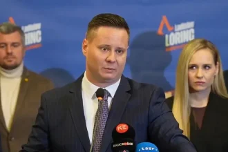 Polaček končí ako košický primátor, Lörinc vedie a prijíma gratulácie