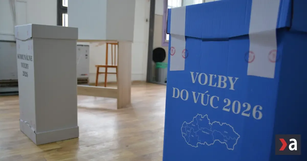Policajti zadržali pri parkovisku trojicu podozrivých z korupcie vo Vranove nad Topľou