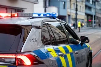 Polícia v Blhovciach našla nezvestného seniora. Po noci mimo domu bol podchladený