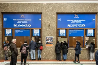 Polovičné cestovné na vlak: zľavnené lístky už aj na všetkých predajných miestach