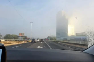 Prehánky a chladná noc na západe, teplejší deň na východe