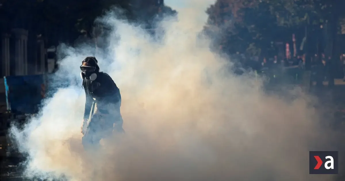 Protesty v Albánsku pokračujú piaty deň, polícia zasiahla slzným plynom