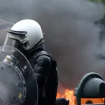 Protesty v Bruseli proti škrtom. Polícia nasadila vodné delá a plyn