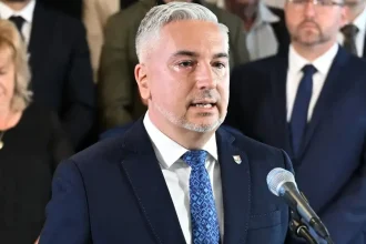 Rastislav Trnka tesne zdolal opozičného kandidáta a obhájil post župana