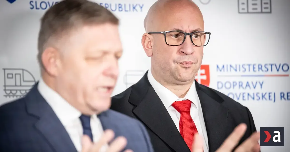 Ráž čelí krátko pred voľbami mimoriadnej blamáži