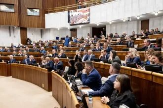 Rozpočtové rokovania na rok 2027 pokračujú, poslanci sú v predĺženom čase