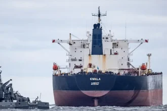 Ruské plavidlá tieňovej flotily manipulujú a falšujú súradnice AIS v Čiernom mori