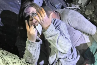 Rusko útočilo na Záporožie navádzanými bombami. Zomrelo sedem ľudí vrátane troch detí.