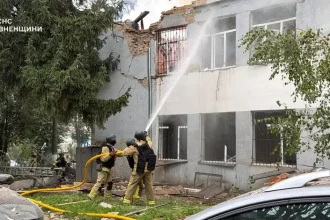 Ruský dron zasiahol univerzitu v Rivne a zranil 25 ľudí