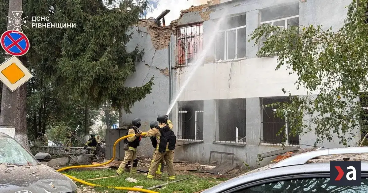 Ruský dron zasiahol univerzitu v Rivne a zranil 25 ľudí