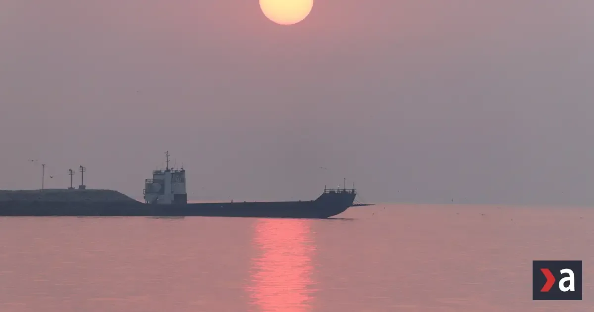 Tanker v Hormuzskom prielive zasiahol nálož, oheň zachvátil palubu