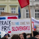 Tisíce ľudí v Prahe vyšli do ulíc proti zrušeniu koncesionárskych poplatkov