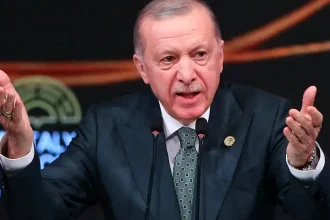 Turecký politický otras: Primátor opozičného Izmiru vstúpil do Erdoganovej strany