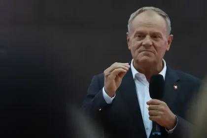 Tusk po Stubbovom telefonáte s Putinom: Prípravy na mierové rokovania sa konkretizujú