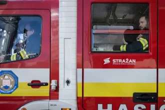 Únik plynu v Brezne: Z internátu a susednej budovy evakuovali 35 ľudí
