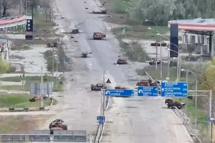 V Oleškách utíchla paľba. Čo vieme o evakuácii okupovaného mesta, ktoré hladuje?