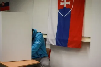 Väčšina kandidátov v mestách a krajoch nevedie transparentnú kampaň