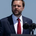 Vance spája násilie vo Francúzsku s migráciou a varuje USA pred podobným vývojom