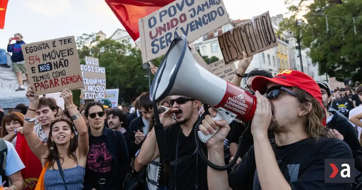 VIDEO: Bývanie zdražuje, mzdy nestíhajú. V Lisabone protestovali desaťtisíce ľudí