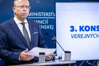 Vláda nekonsoliduje, tvrdia odborníci. Rozpočet je predvolebný, problémov viacero