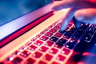 Vládne weby zasiahli výpadky, umelá inteligencia odhalila vážne nedostatky