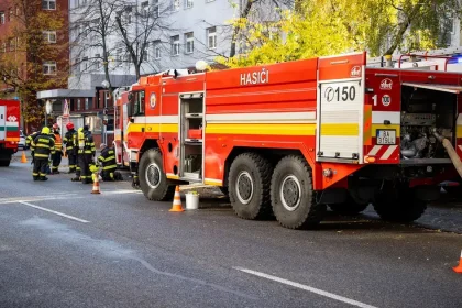 Vo Svidníku horel balkón bytového domu, škoda je približne 10-tisíc eur