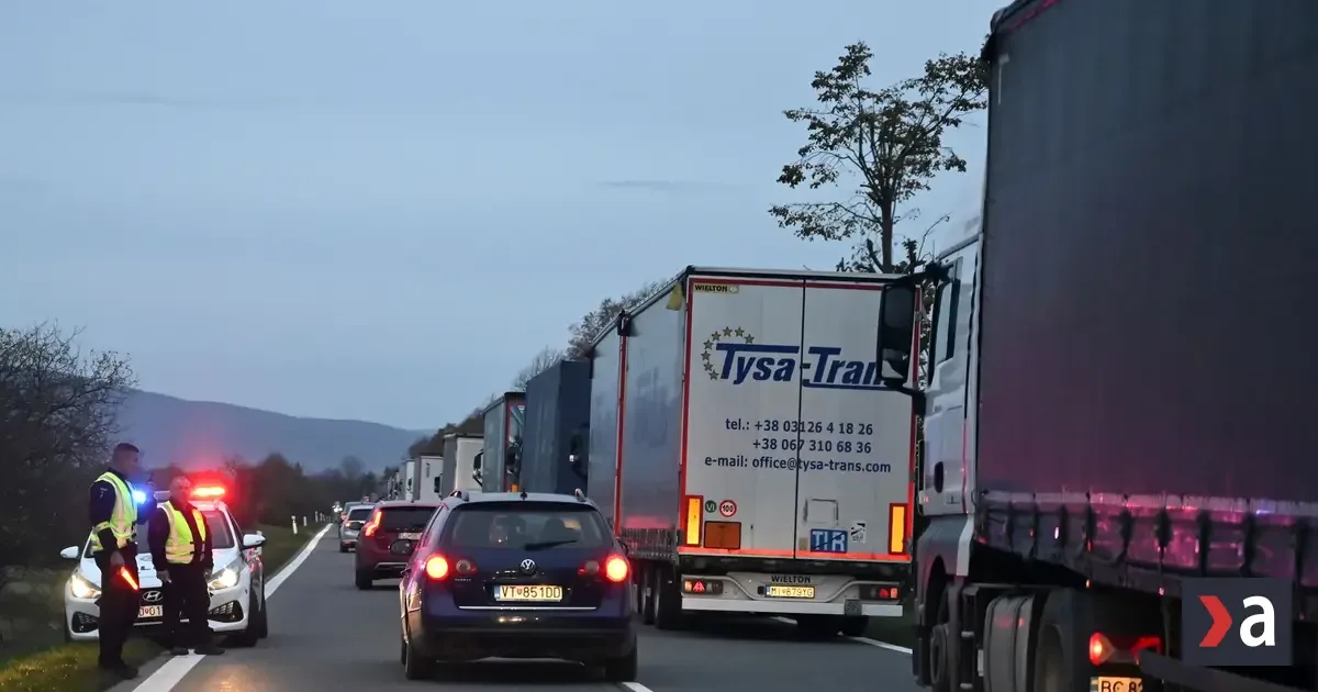 Vodiči hlásia kolóny: Cesta na Ružomberok stojí 2 hodiny, na D1 vážna nehoda