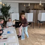 Voľby v dvoch obciach sprevádzali problémy: meškanie aj chybné lístky