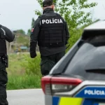 Zrážka kamióna a dodávky pri obci Lada: cesta je neprejazdná